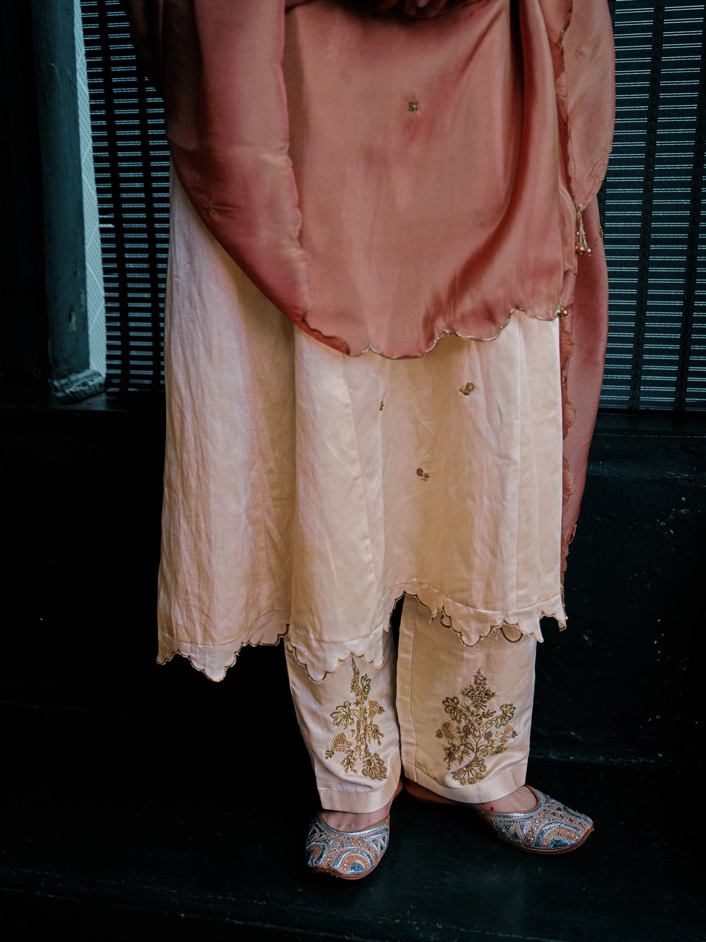 GULABI NAZAAKAT KURTA SET