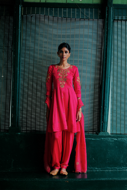 GULAABI SAAZ KURTA SET