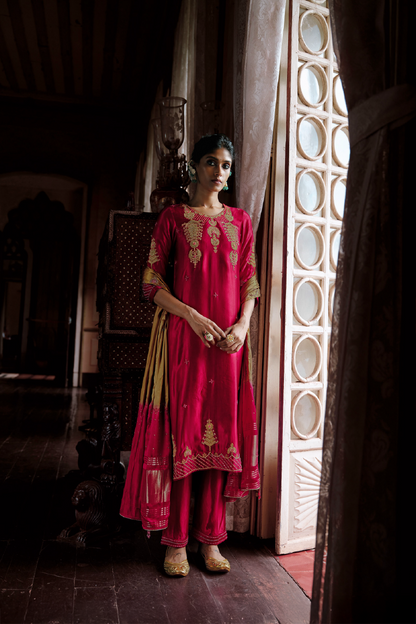 GULQAND ZARI KURTA SET